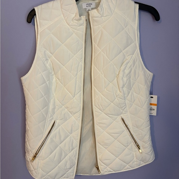 crown & ivy Jackets & Blazers - NWT Crown & Ivy Women's Ivory White Quilted Vest
